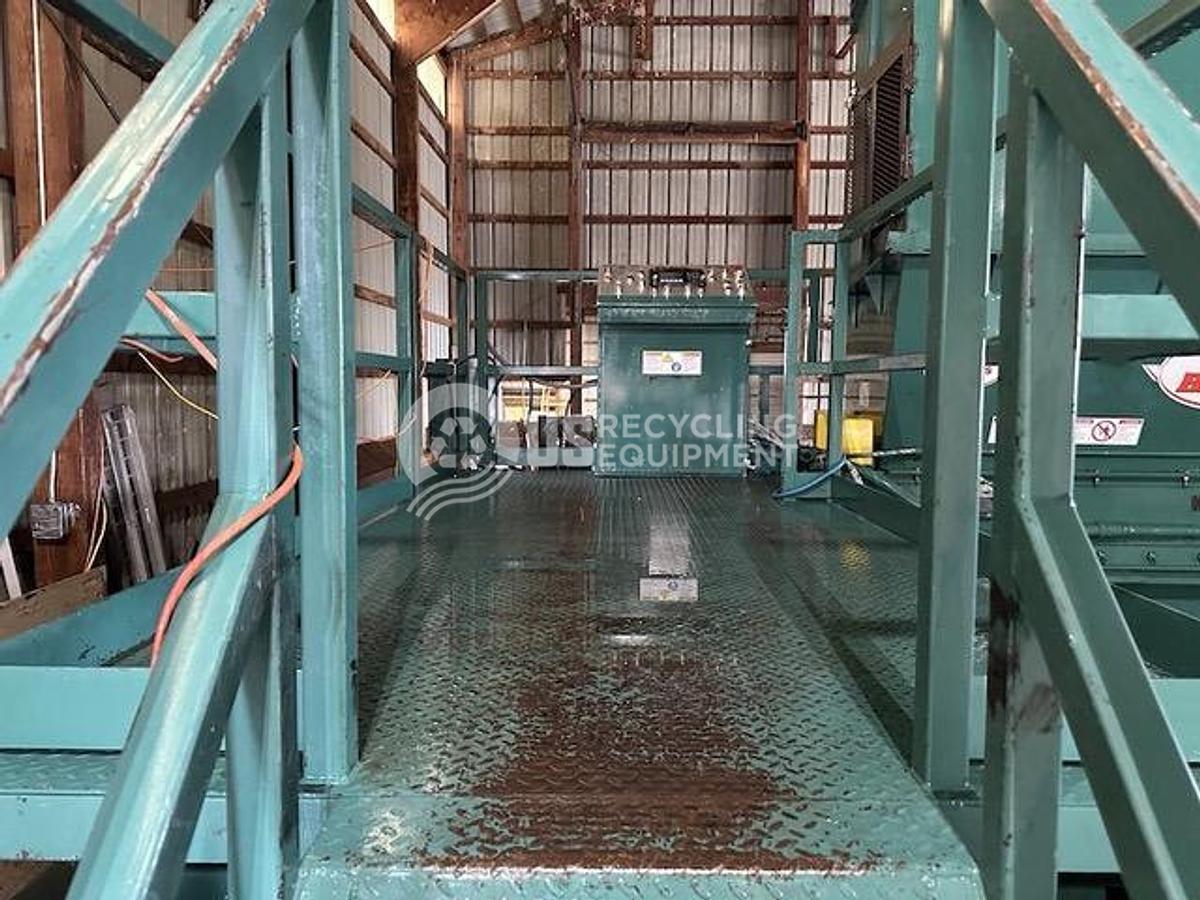 Used 2009 Harris Badger 100S-2-11/8 with Conveyor