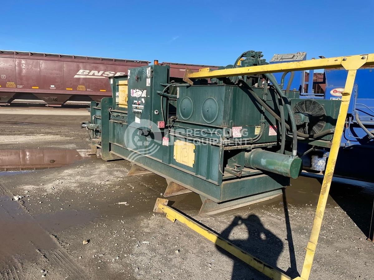 Used 2005 International LD60-XHD Non-Ferrous Closed Door Baler