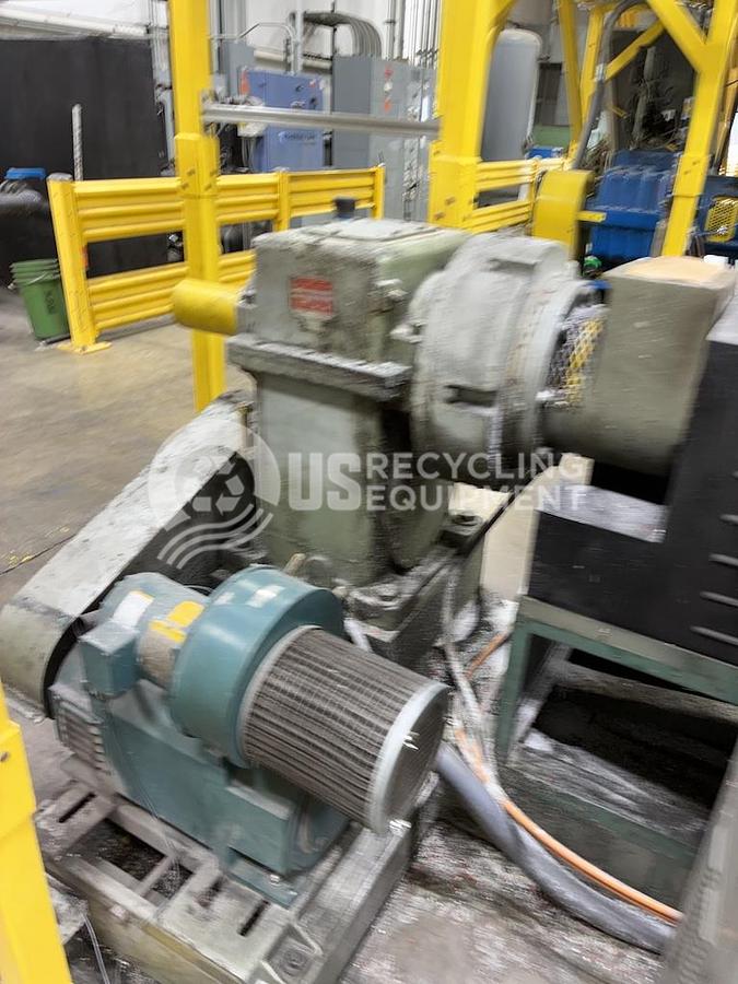 Used Sterling Plastic Machine Corp VEXC1750 Extruder