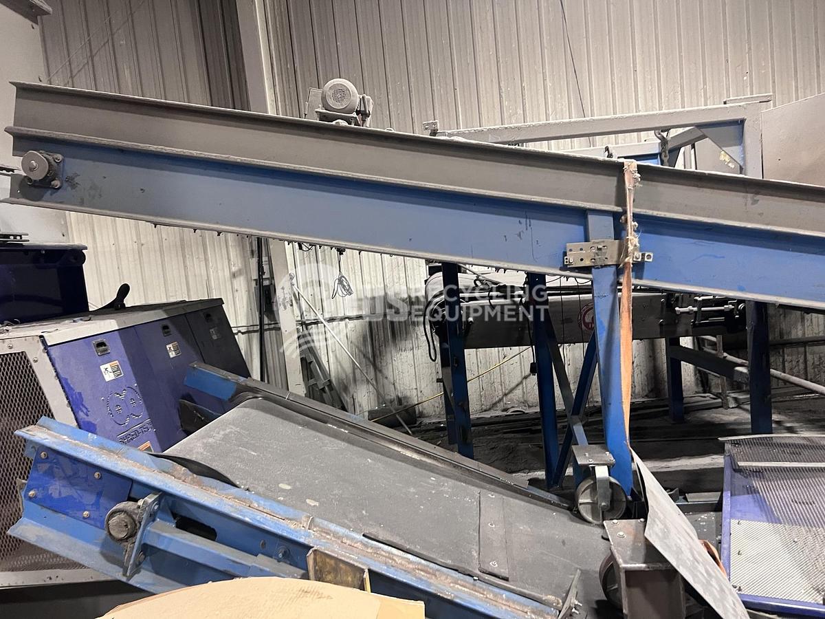 Used Unknown Manufacturer Used 48 inch x 30 foot Non-Cleated Rubber Belt Incline Conveyor