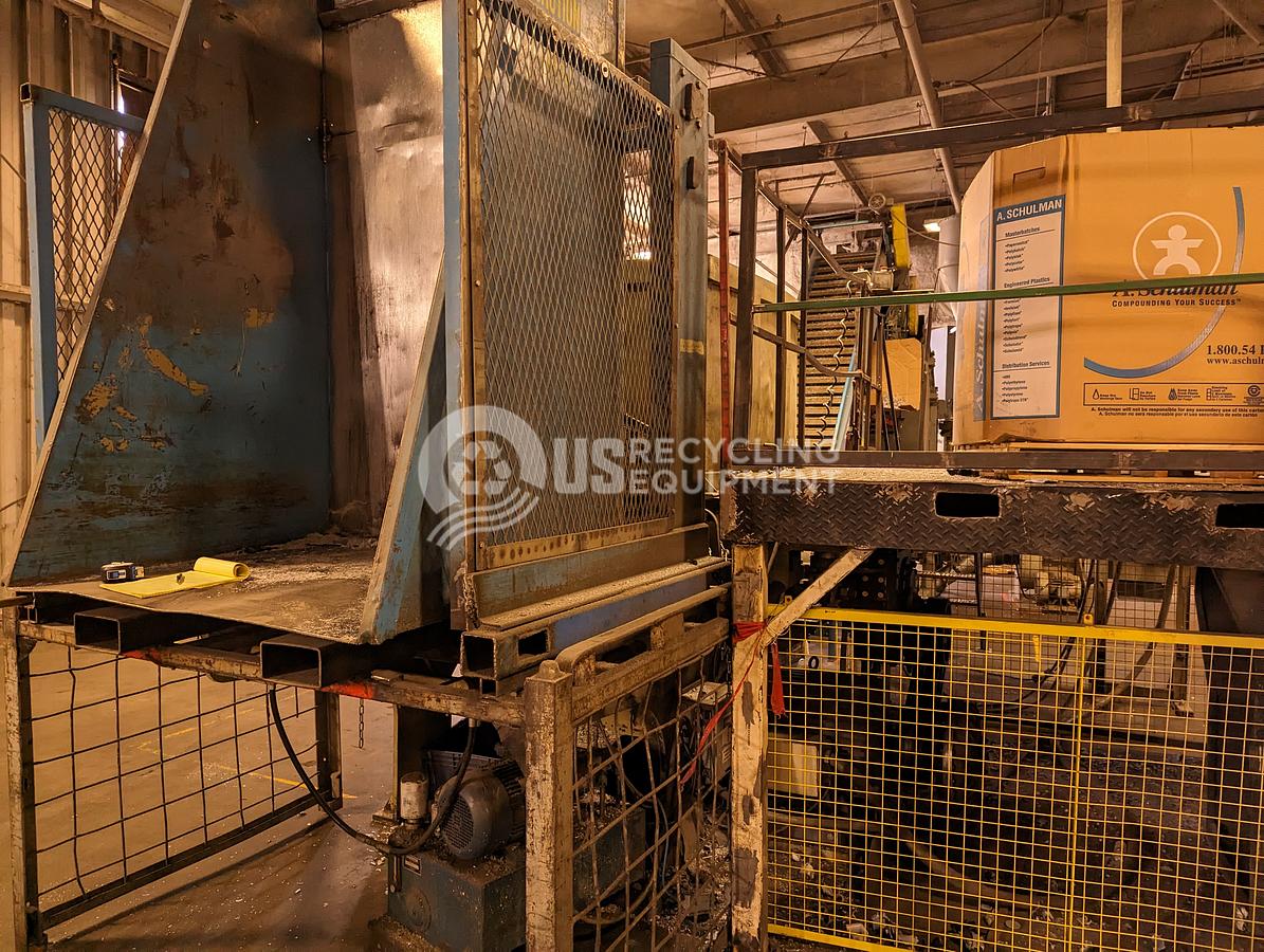 Used Retech Shredder/Granulator/Conveyor System