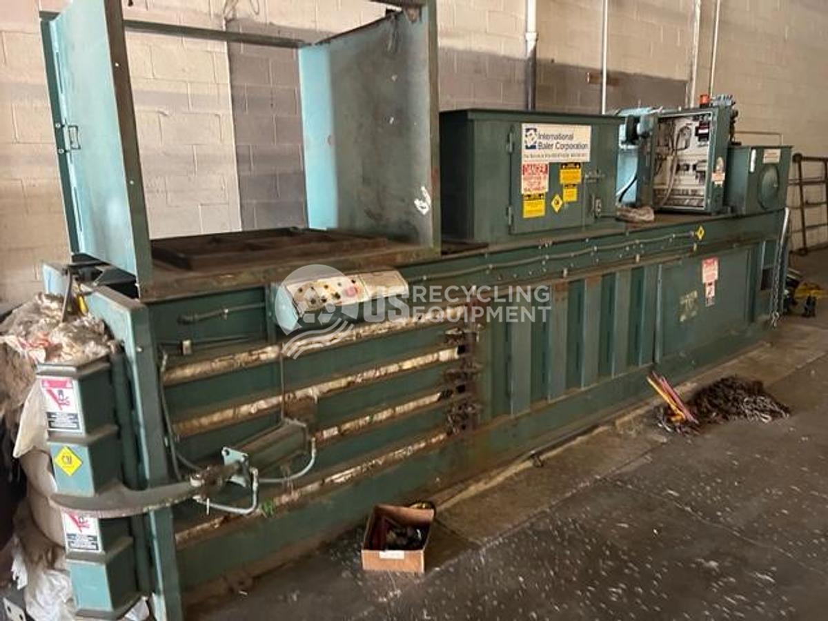 Used International Baler 1295 Closed Door Horizontal