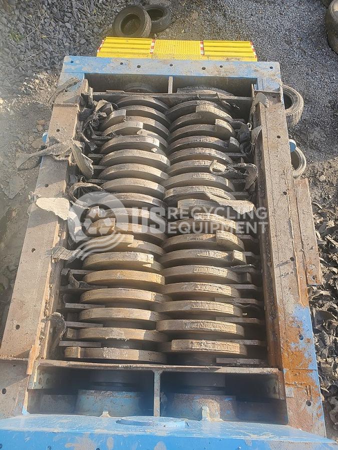 Used SSI Dual Shaft Shredder w/Conveyors