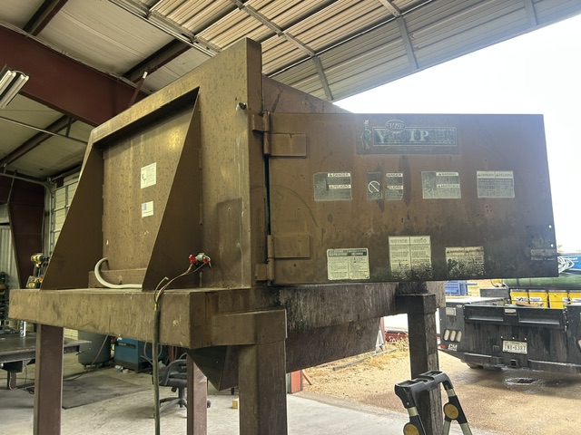 Used 2007 Unknown Manufacturer Used 6 Yard VIP Side Load Compactor