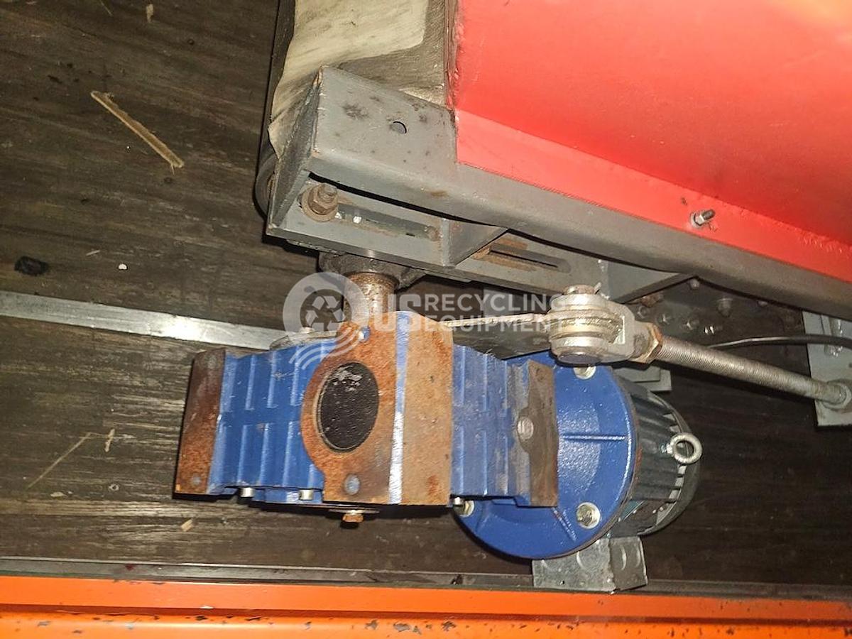 Used Dasu 48 inch x 23 foot Cleated Infeed Conveyor