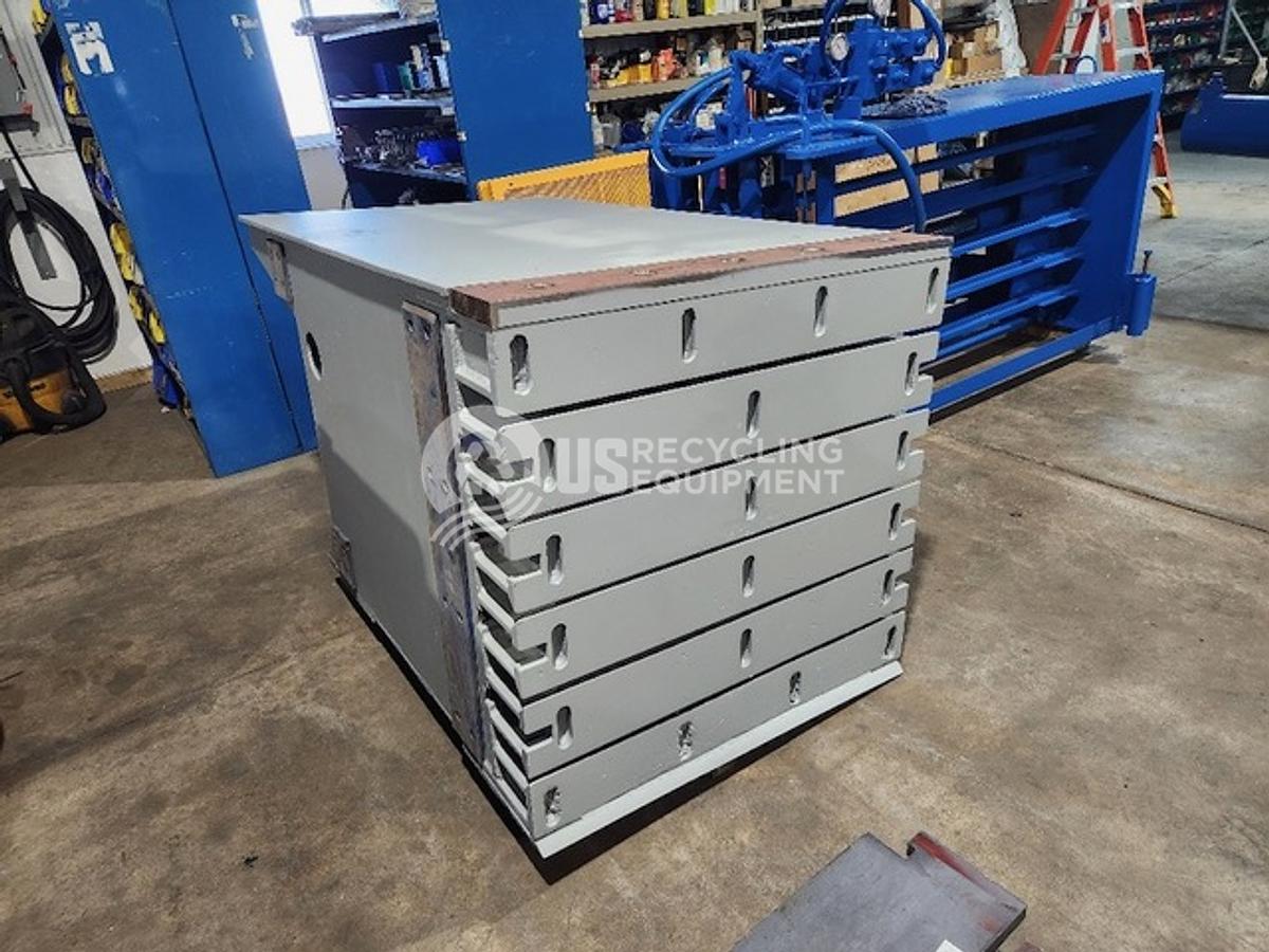 Refurbished American 5042H-1030 Auto Tie Baler with Conveyor