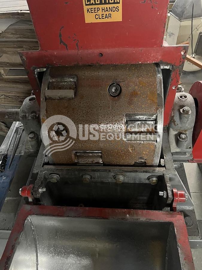 Used Unknown Manufacturer: Used 100HP Hog Grinder