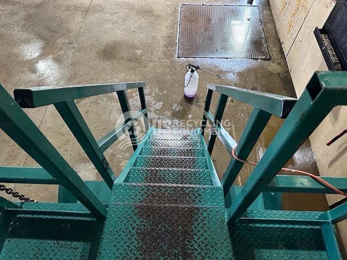 Used 2009 Harris Badger 100S-2-11/8 with Conveyor