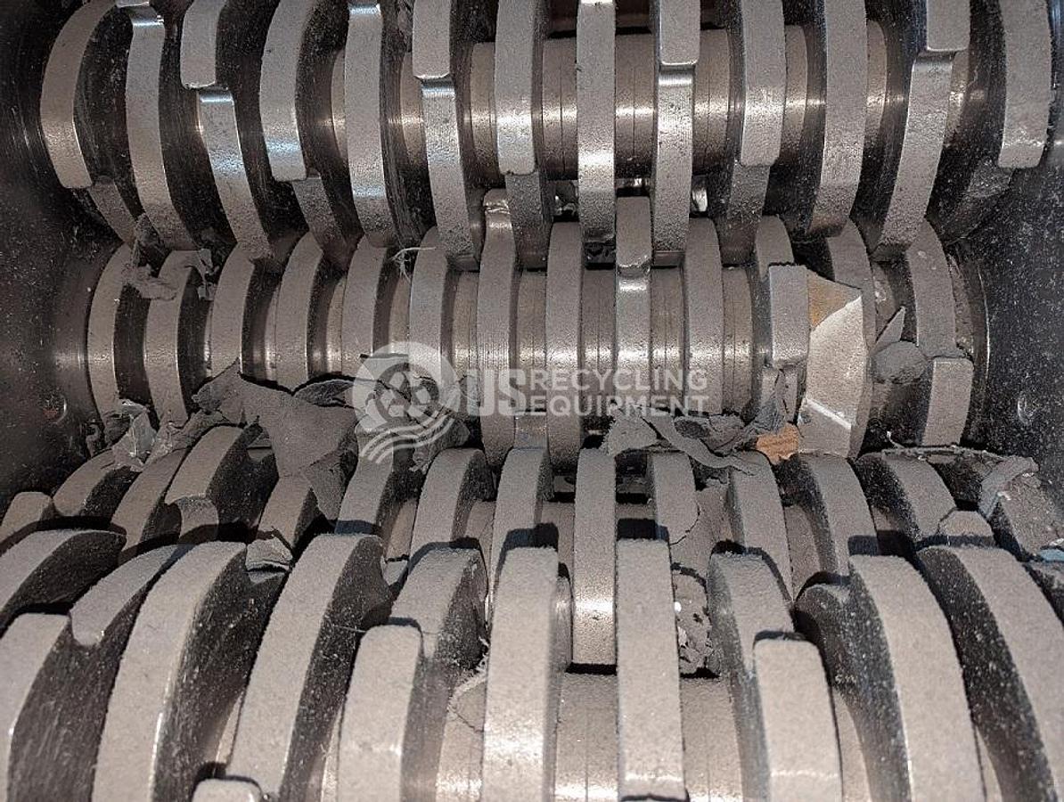 Used 2006 Untha RS450 4S Quad Shaft Shredder with Conveyor