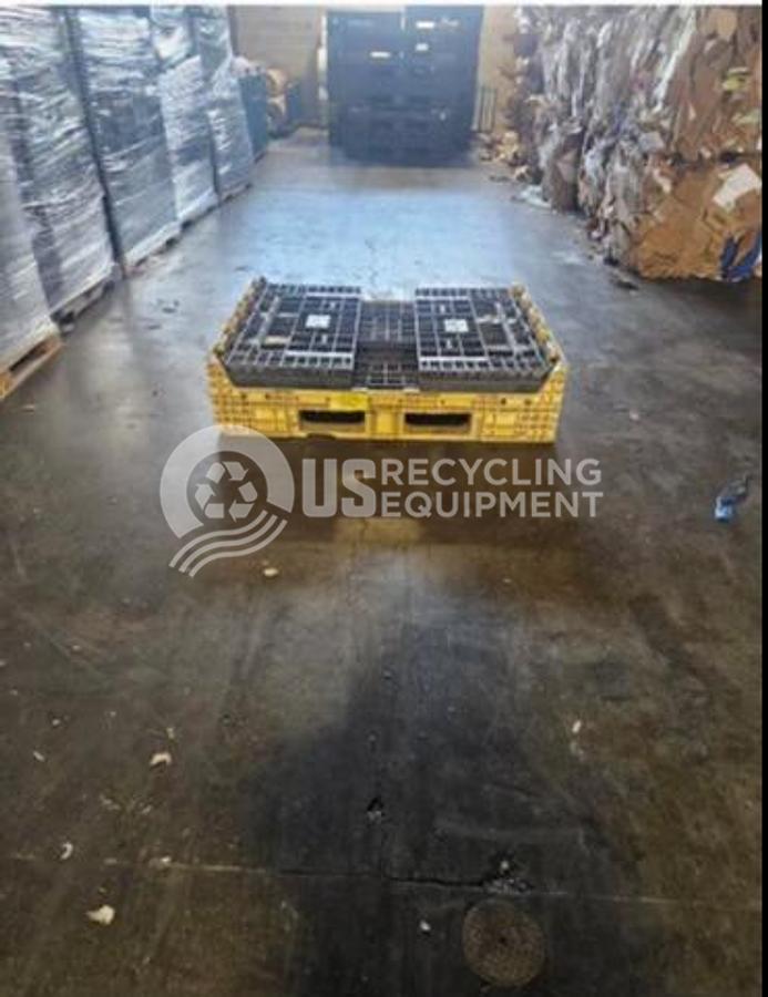 Used Unknown Manufacturer Used 300 48 inch x 48 inch Collapsible Totes