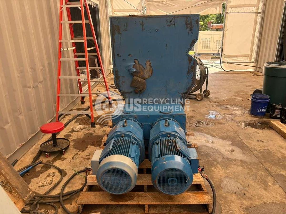 Used Shred Tech ST-50 Dual Shaft with Conveyor