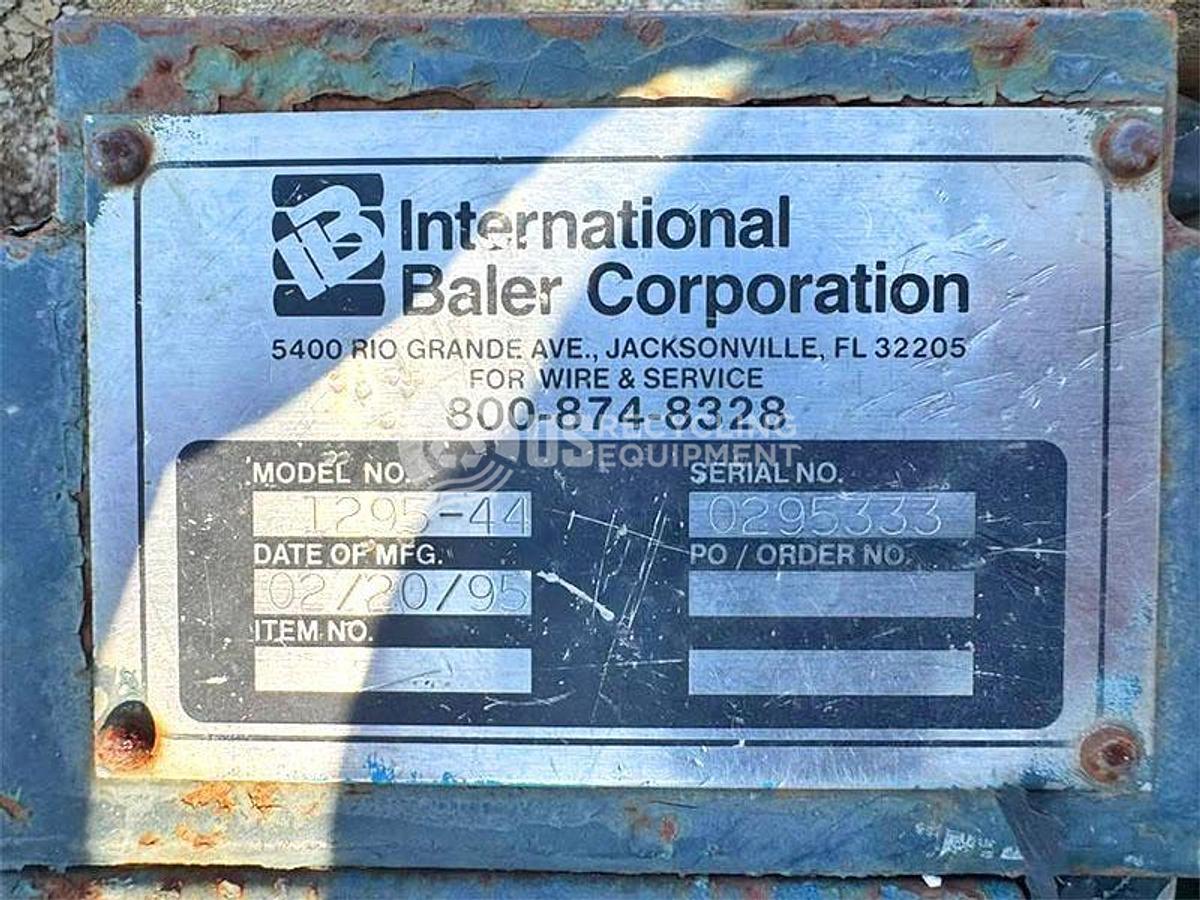 Used 1995 International 1295-44 Closed Door Horizontal with Conveyor