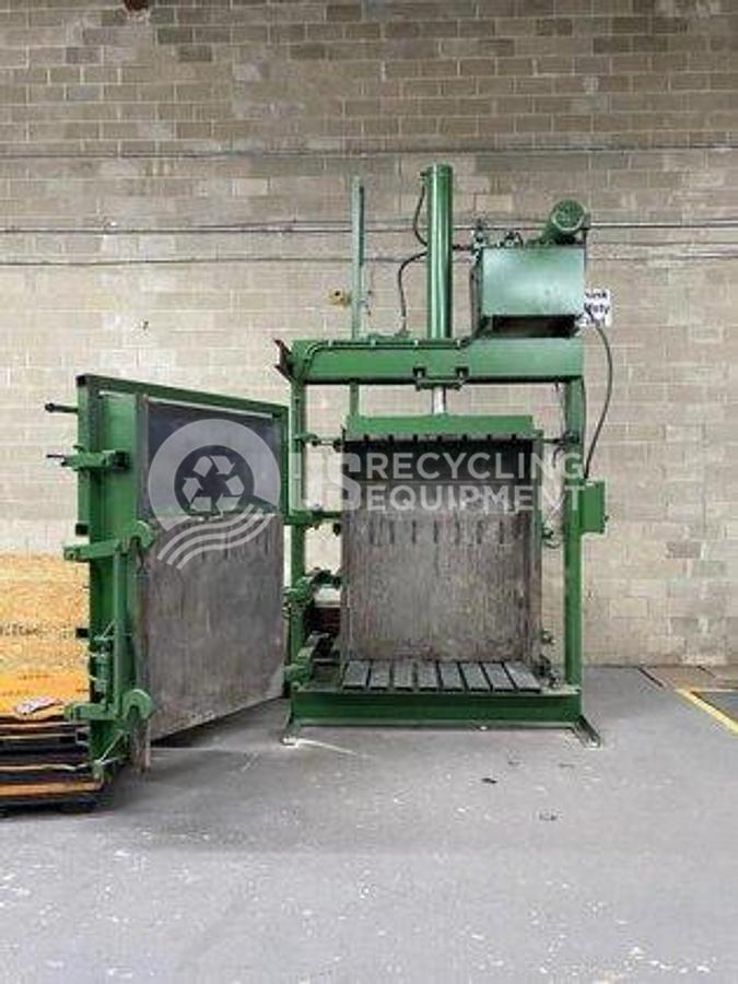 Refurbished 1996 International Baler DHWS-7 Vertical Baler