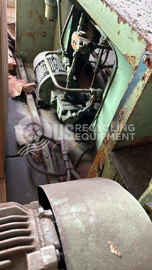 Used Unknown Manufacturer: Used Guillotine