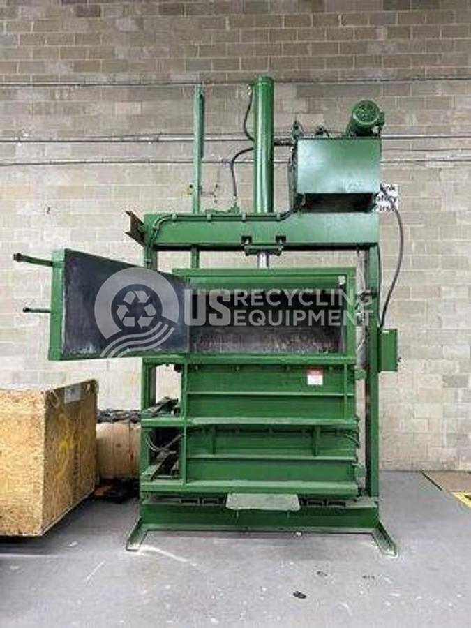 Refurbished 1996 International Baler DHWS-7 Vertical Baler