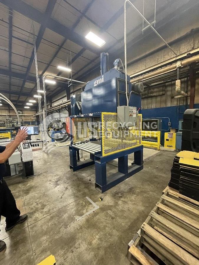 Used 2019 GMI Gomaplast 48X30-25T Guillotine