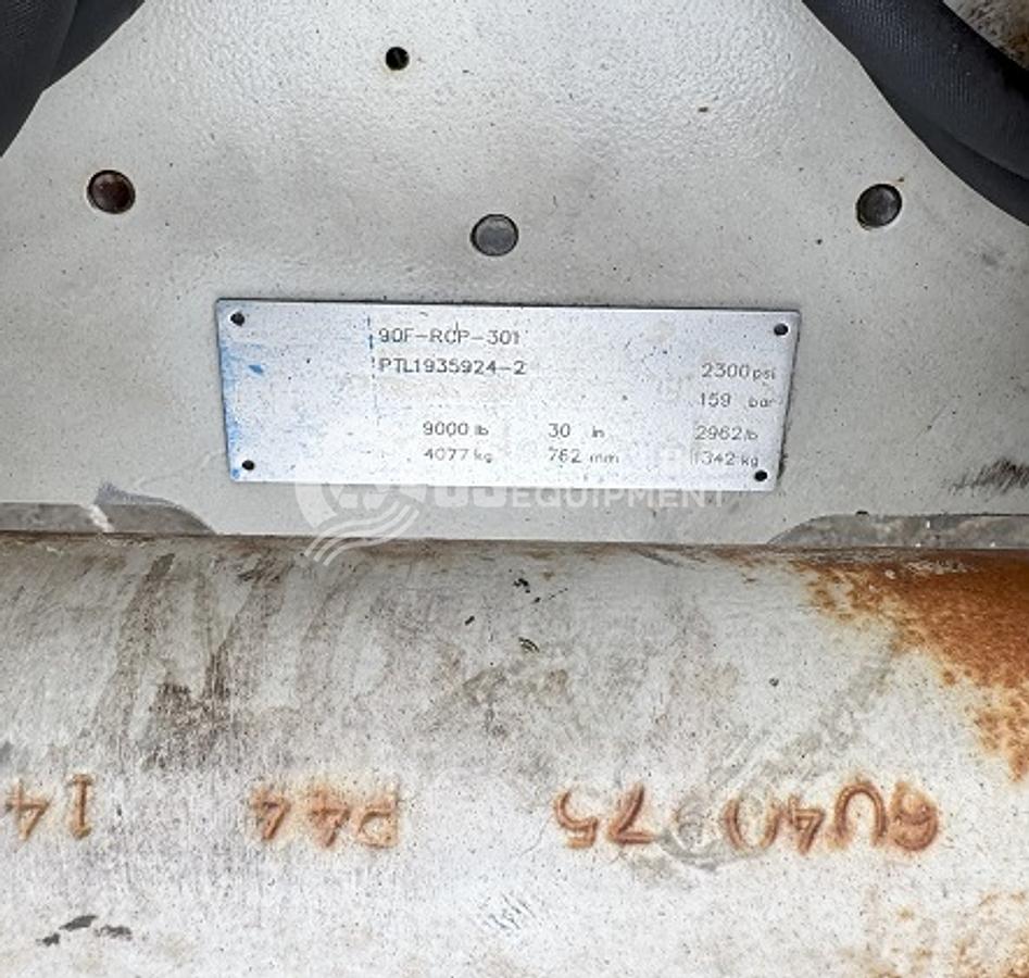 Used Cascade Two (2) 90F-RCP-301 F-Series Roll Clamps