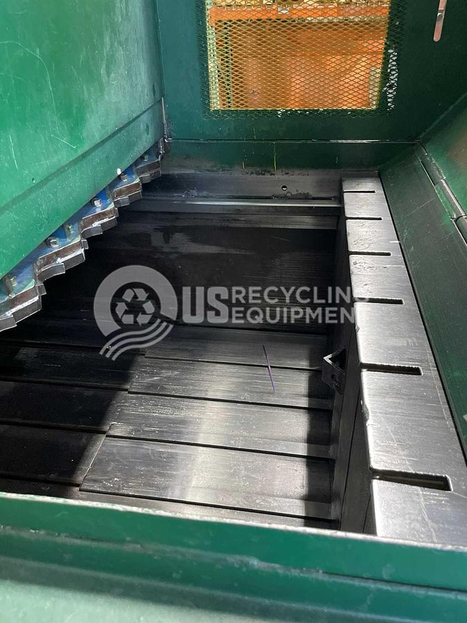 Used International Titan 6-EC Closed Door