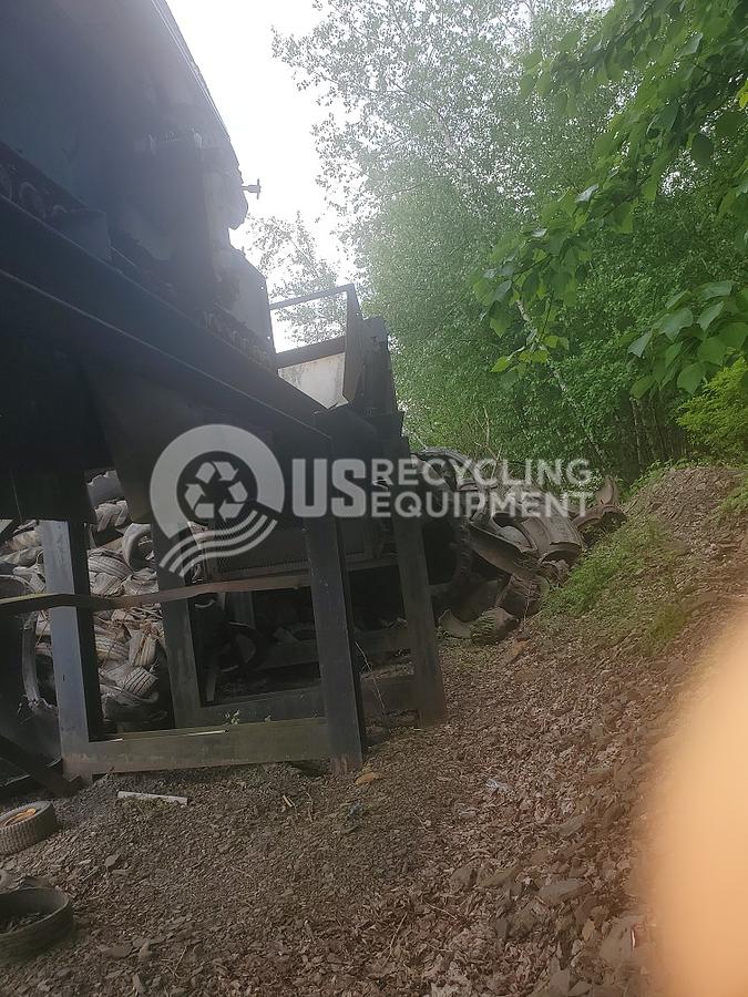 Used SSI Dual Shaft Shredder w/Conveyors