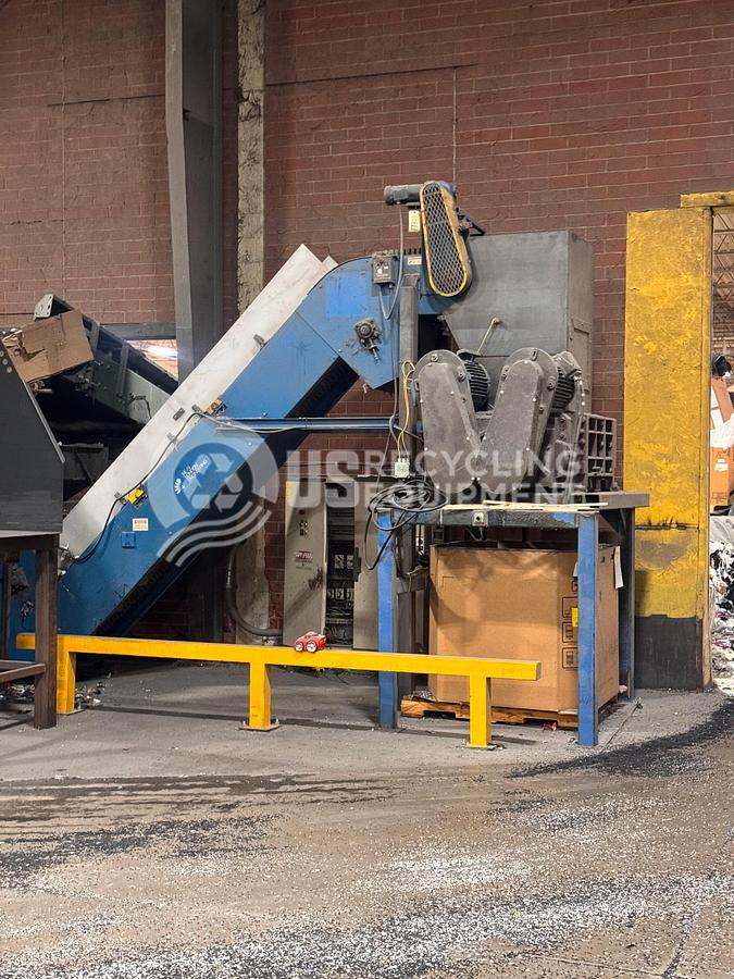 Used 2006 Untha RS450 4S Quad Shaft Shredder with Conveyor