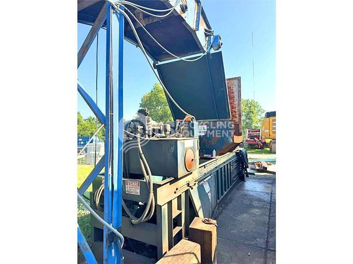 Used 1995 International 1295-44 Closed Door Horizontal with Conveyor