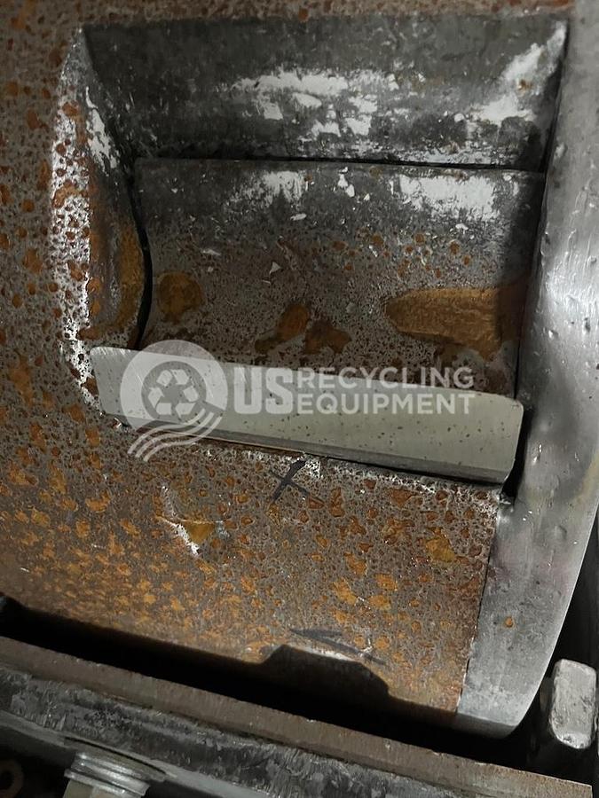 Used Unknown Manufacturer: Used 100HP Hog Grinder