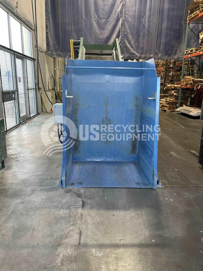 Used International Titan 6-EC Closed Door