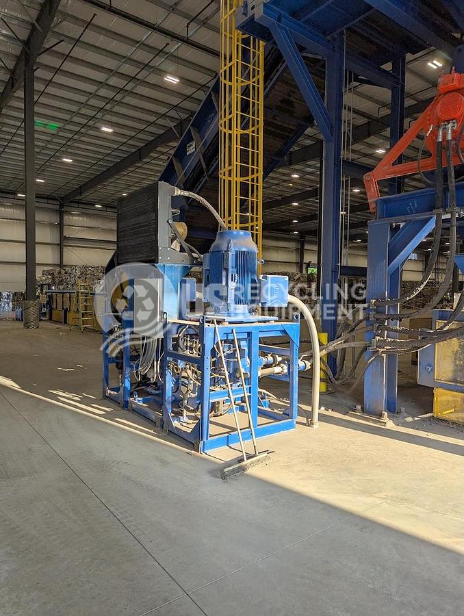 Used American Pulverizer 400HP Pre-Shredder and Conveyor