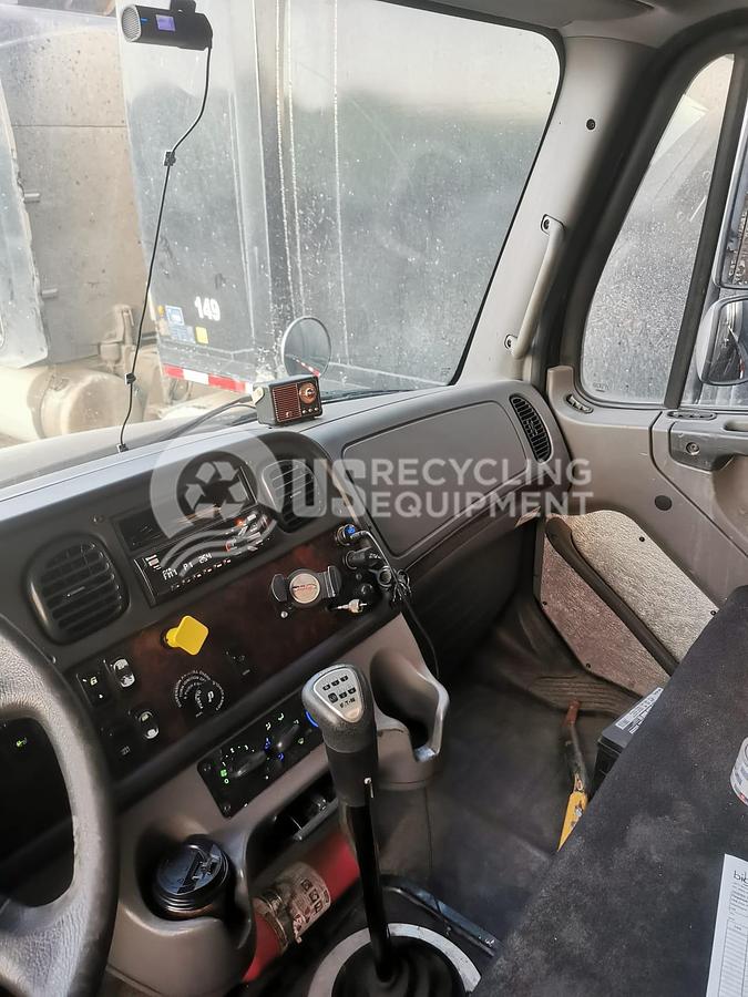 Used 2016 Freightliner M2-106 Flat Deck Truck
