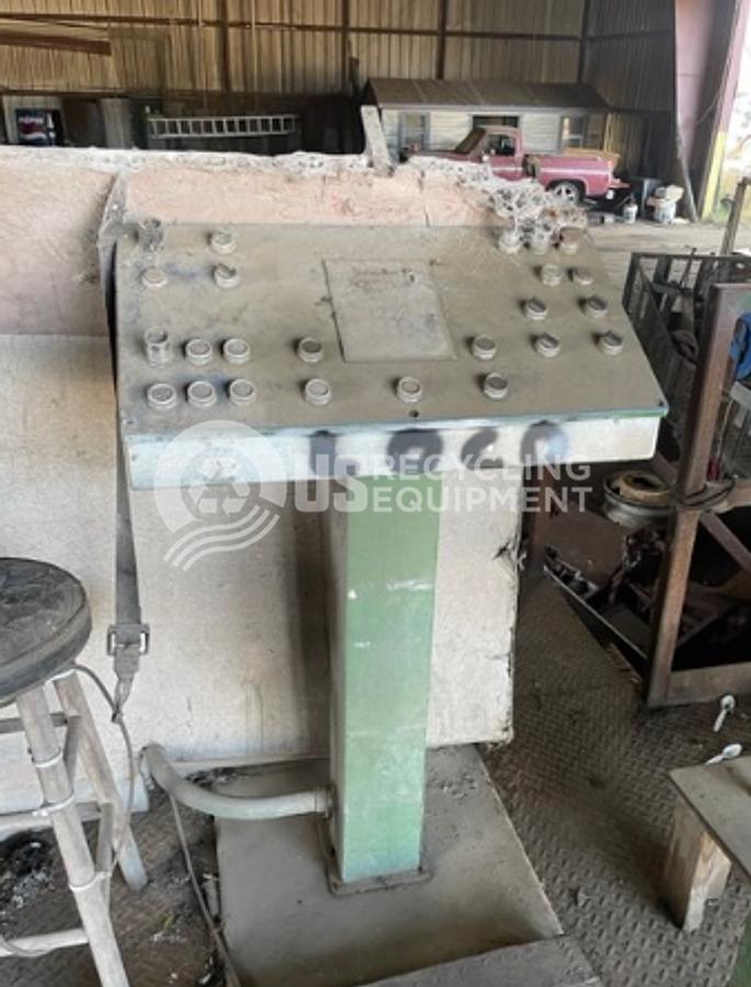 Used 1999 Harris HRB-511N Two Ram Horizontal