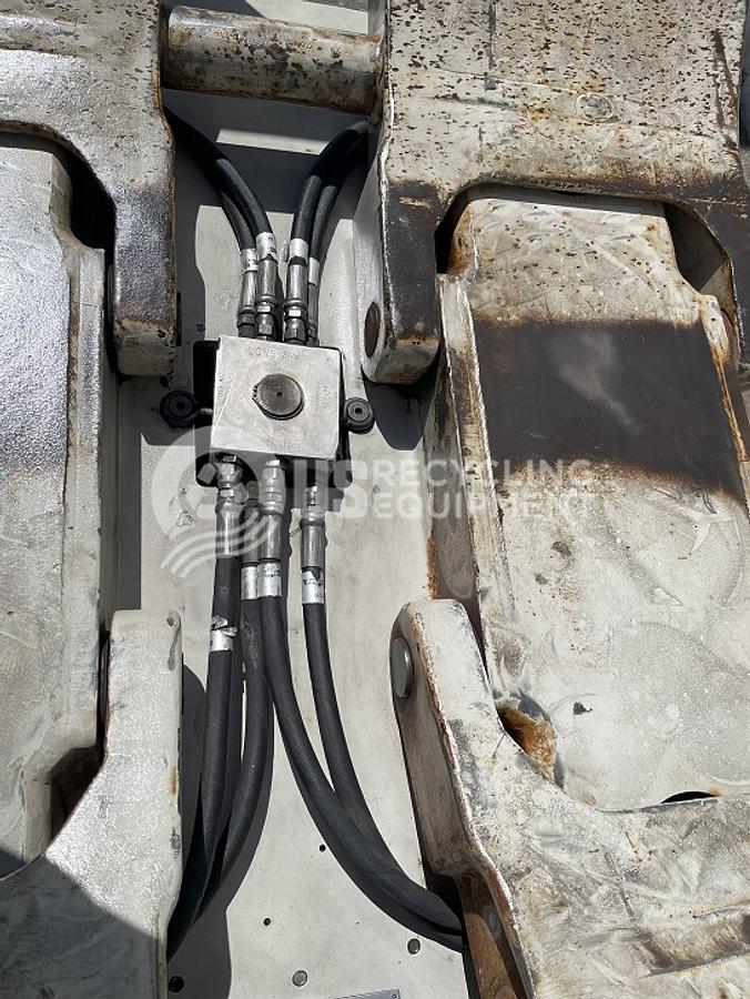 Used Cascade Two (2) 90F-RCP-301 F-Series Roll Clamps