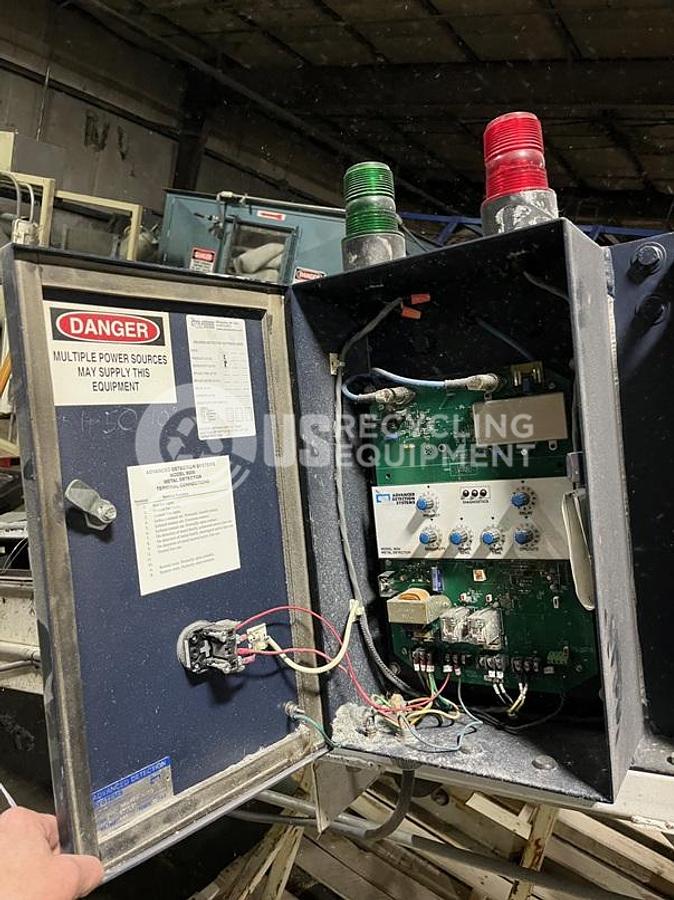 Used Advance Detection Systems Model 9400 Metal Detector & Infeed Conveyor