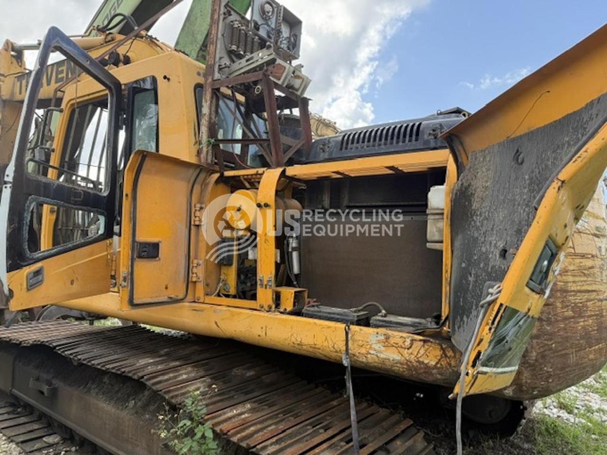 Used 2005 Hyundai 250LC Excavator with Grapple