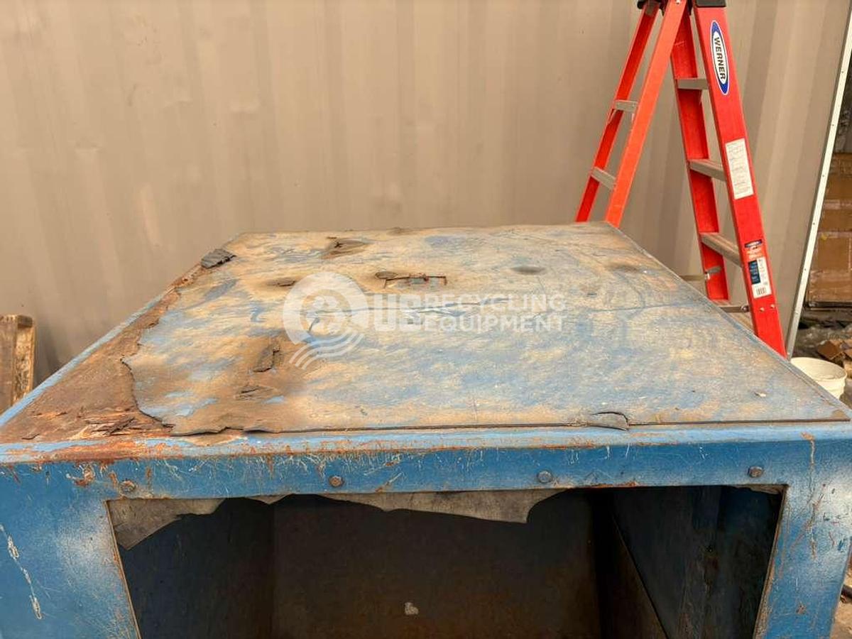 Used Shred Tech ST-50 Dual Shaft with Conveyor