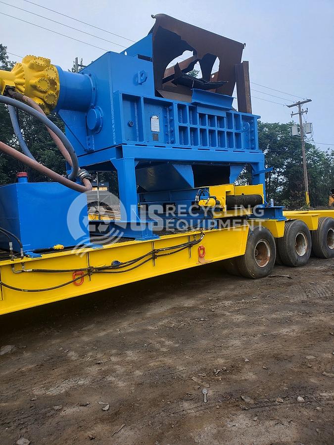 Used SSI Dual Shaft Shredder w/Conveyors