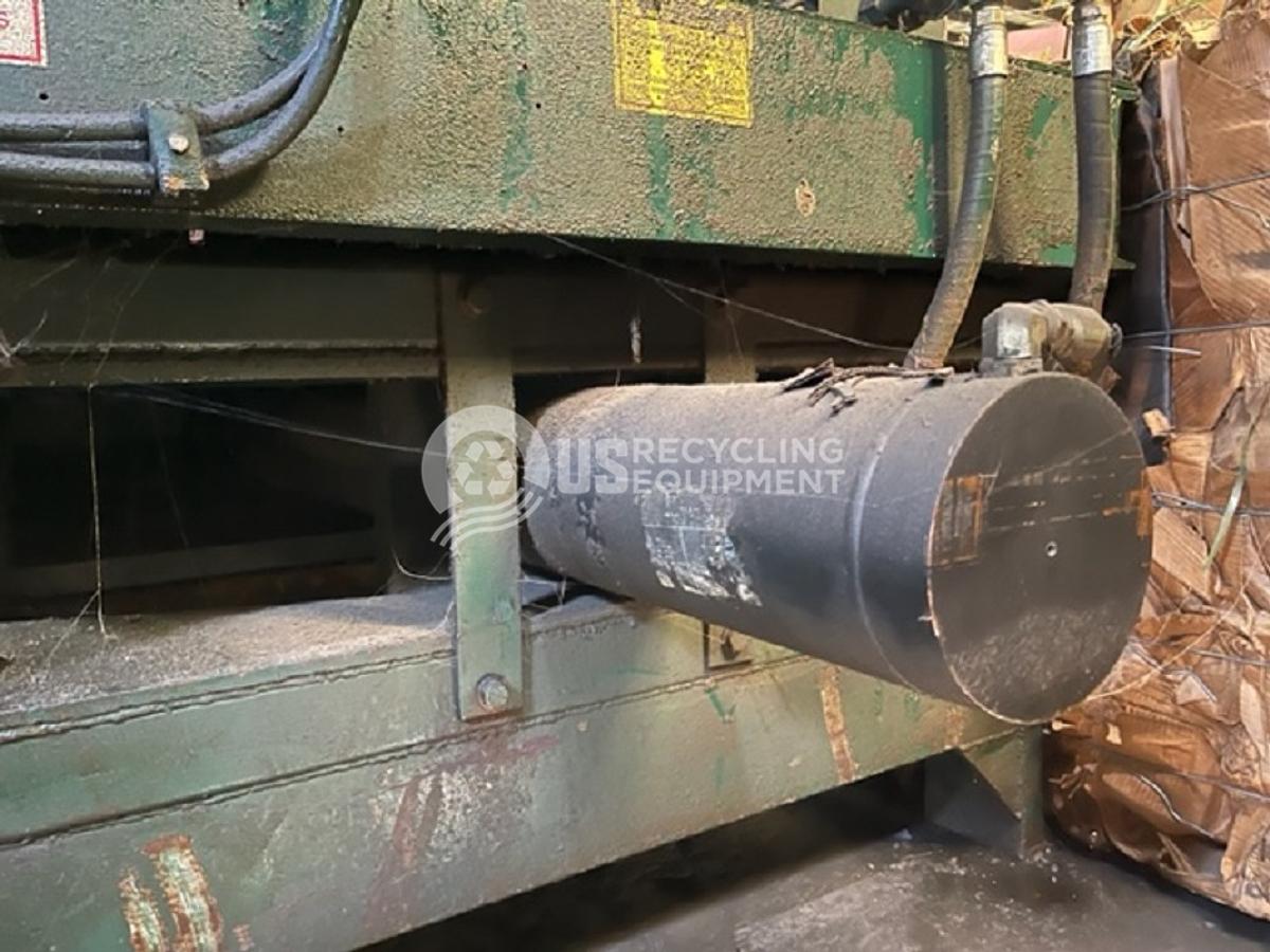 Used JV Manufacturing/International Two (2) Horizontal Balers JV HX-72-W / International LD-60-SD