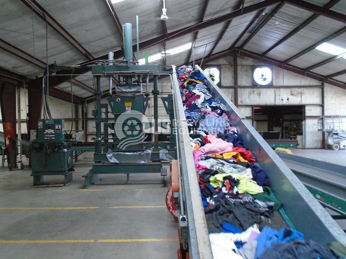 Used Unknown Manufacturer: Used 19" x 26' Rubber Belt Infeed