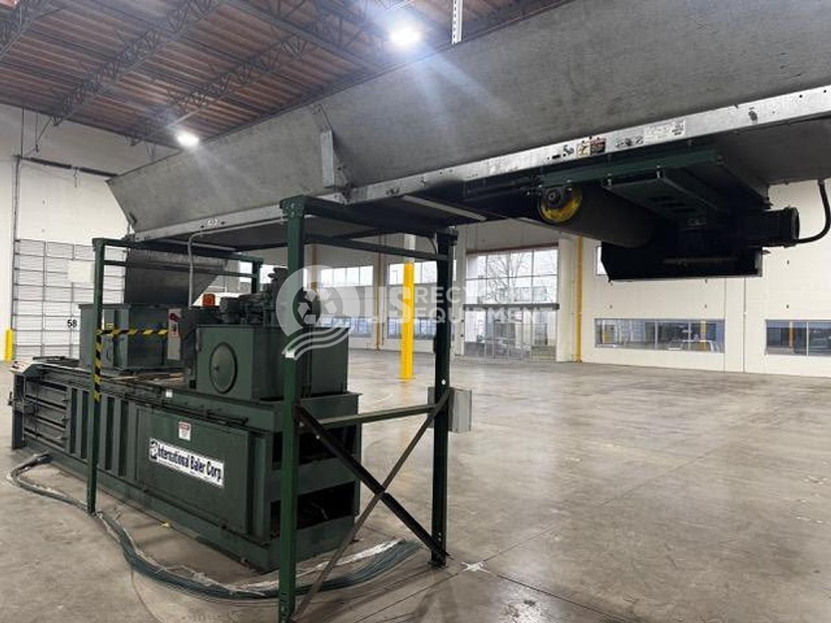 Used International Baler 1272 Closed Door Horizontal with Conveyor