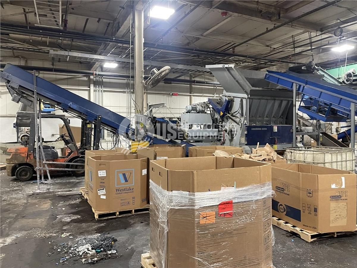 Used 2013 Lindner 2200 Single Shaft Shredder