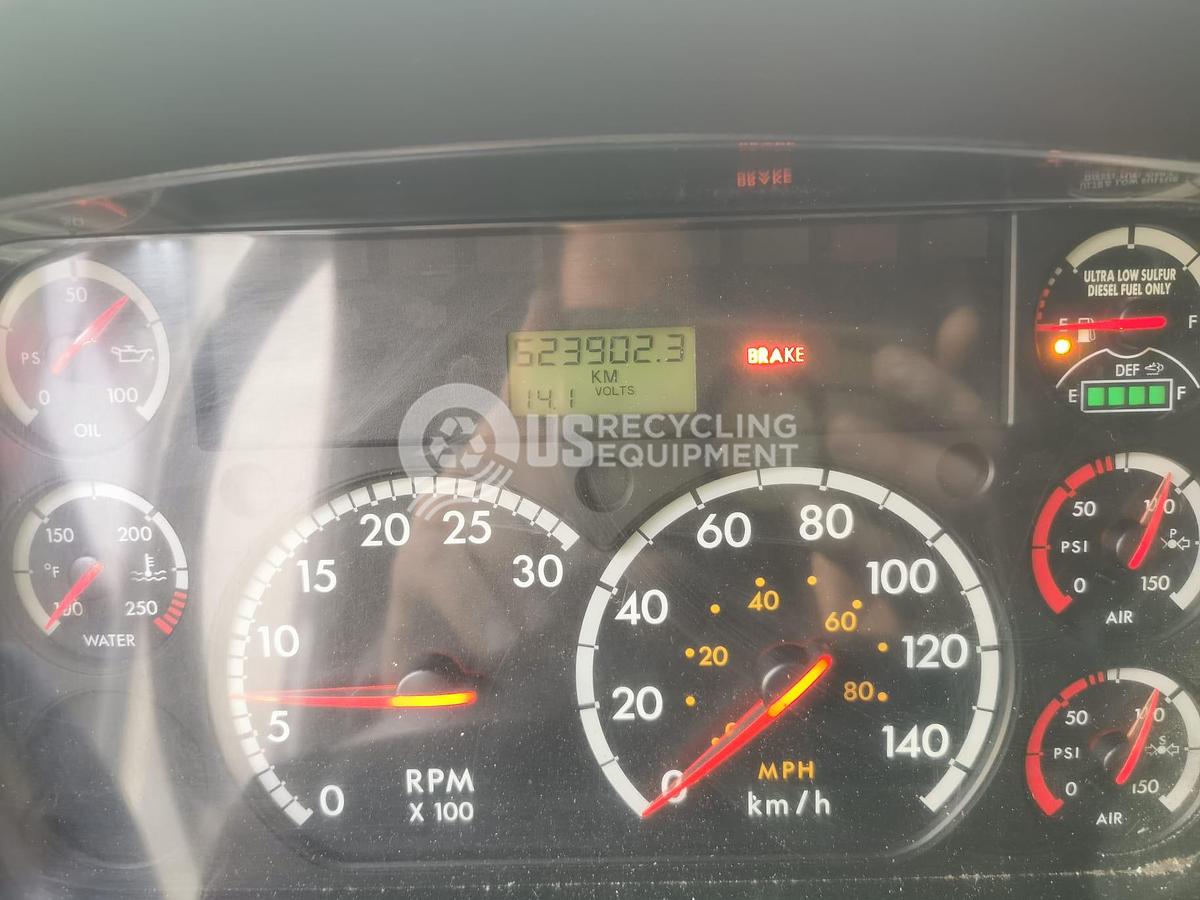 Used 2016 Freightliner M2-106 Flat Deck Truck