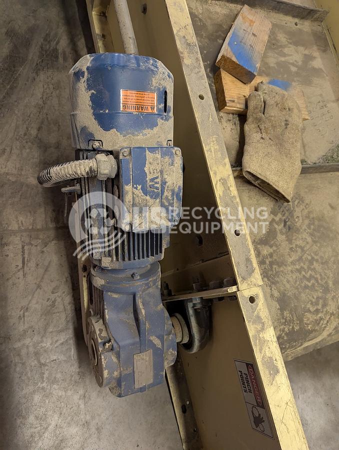 Used Unknown Manufacturer: Used 32" x 27' Infeed with Crossbelt Magnet