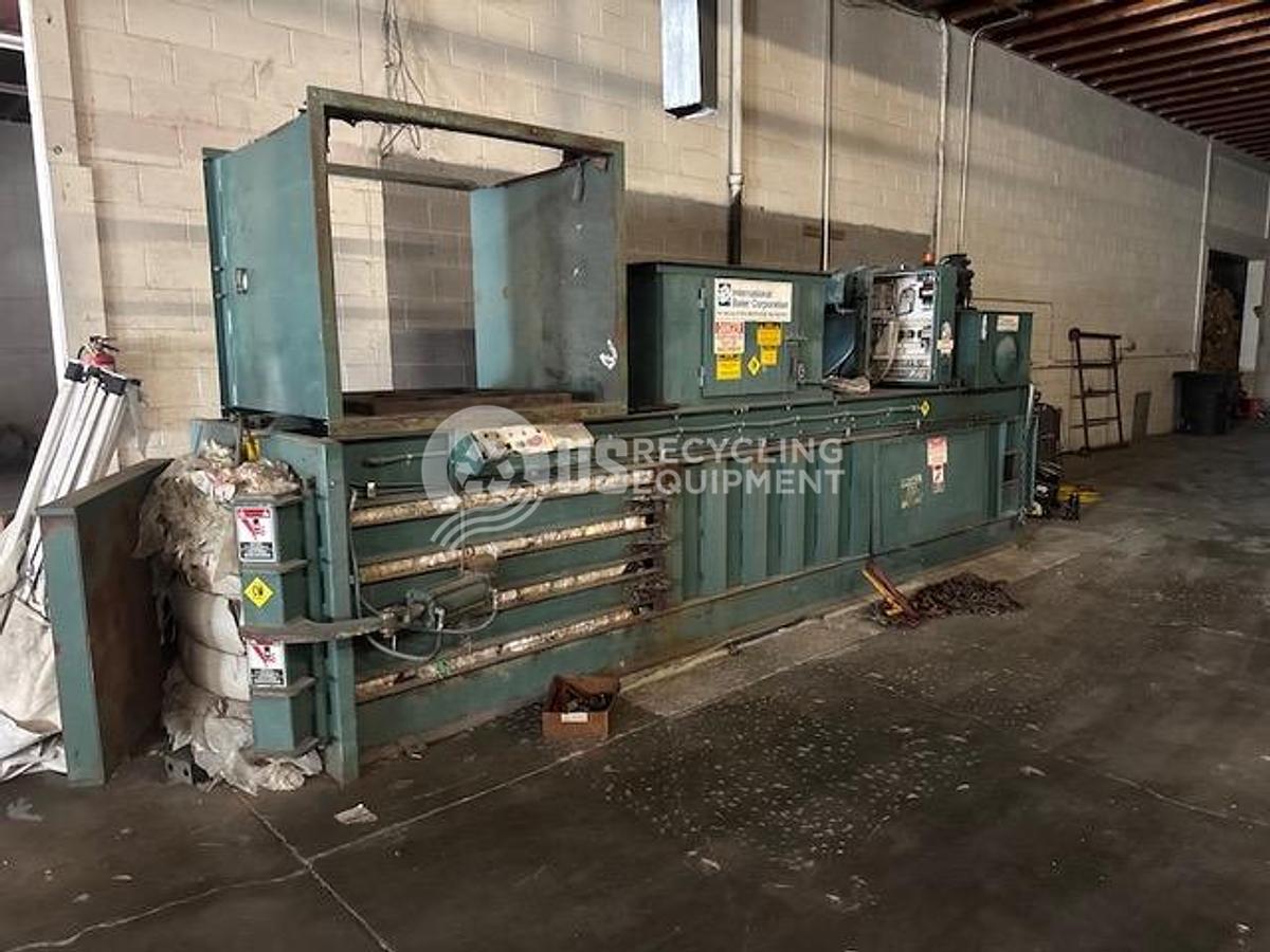 Used International Baler 1295 Closed Door Horizontal