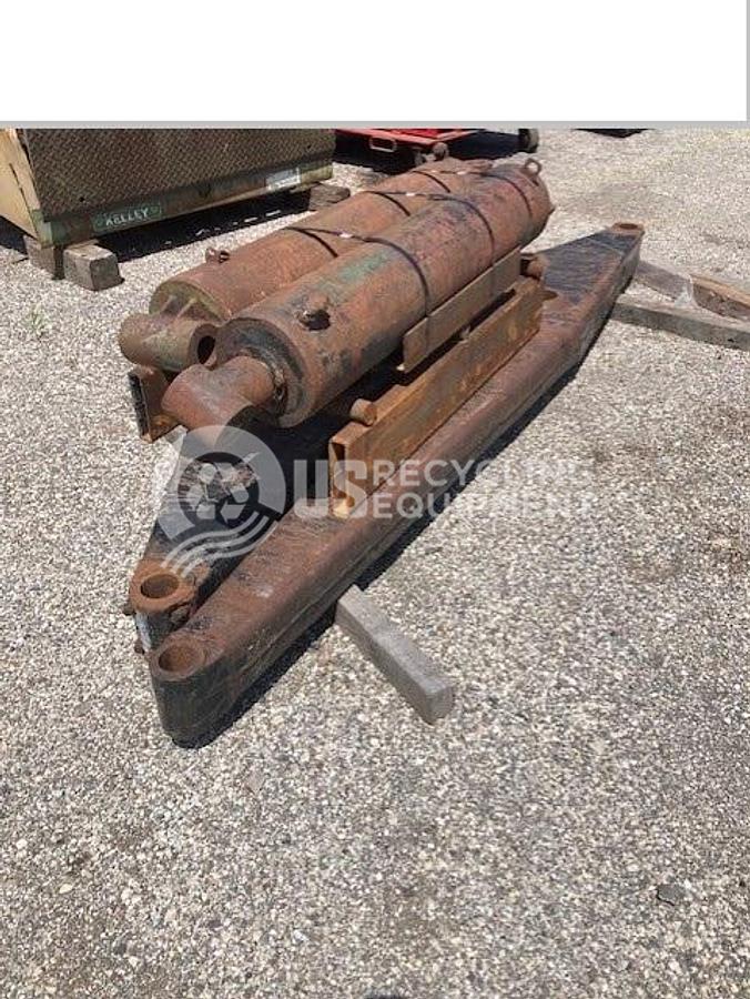 Used Lugger Lift arms & cylinders