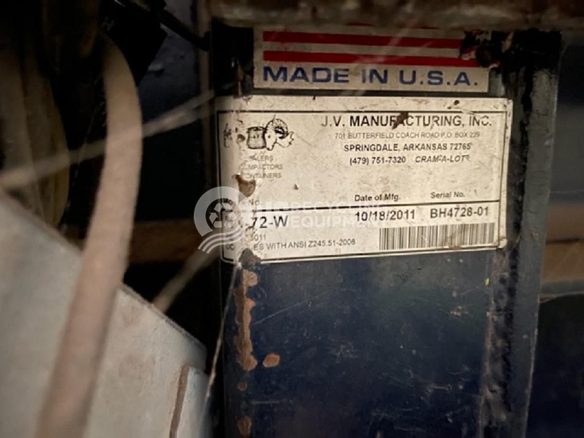 Used JV Manufacturing/International Two (2) Horizontal Balers JV HX-72-W / International LD-60-SD