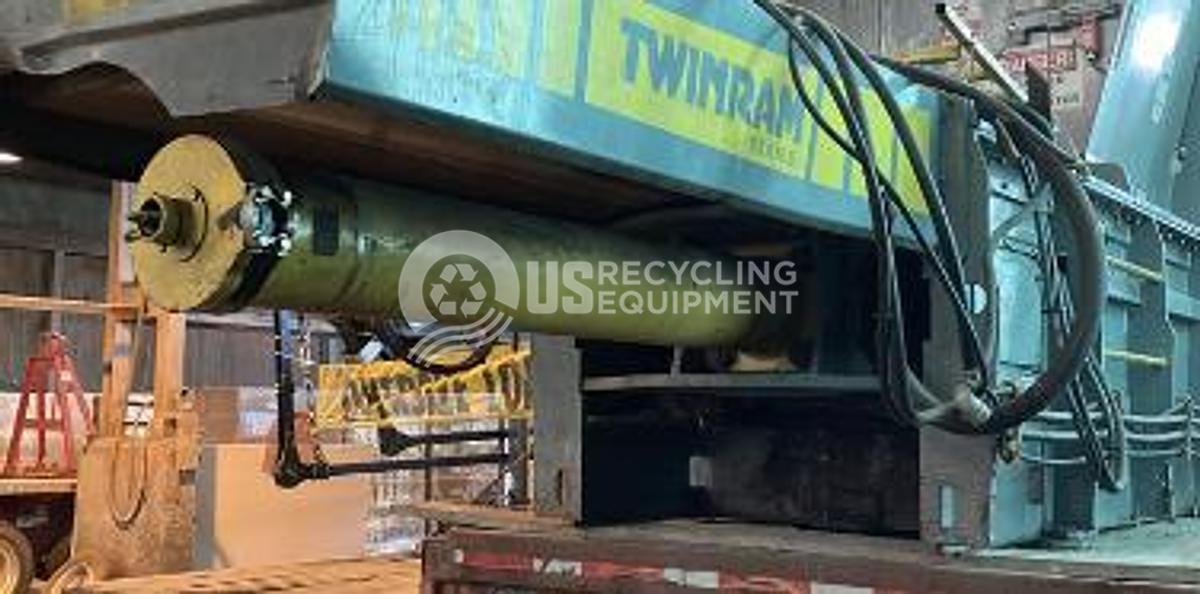 Used 2001 Excel 2R9 Two Ram Auto Tie Horizontal Baler