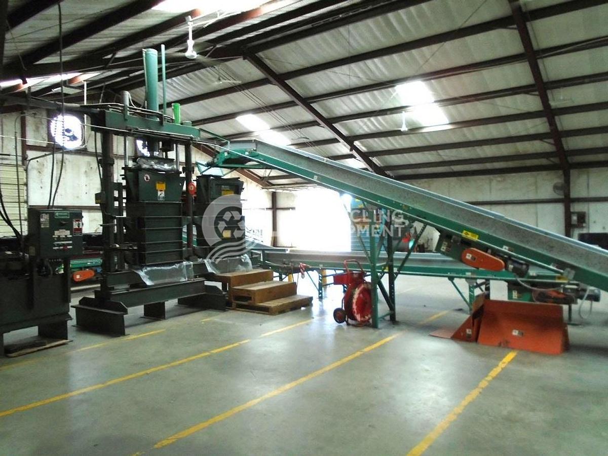 Used Unknown Manufacturer: Used 19" x 26' Rubber Belt Infeed