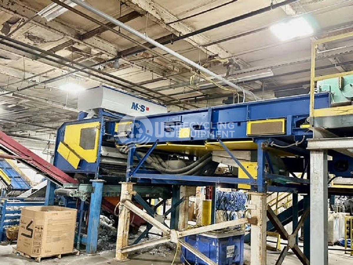 Used Hustler Bale Breaker/Sort Line