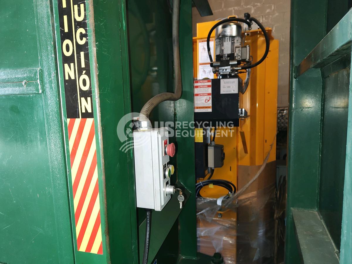 Refurbished 2013 Bace V73 HD Vertical Baler