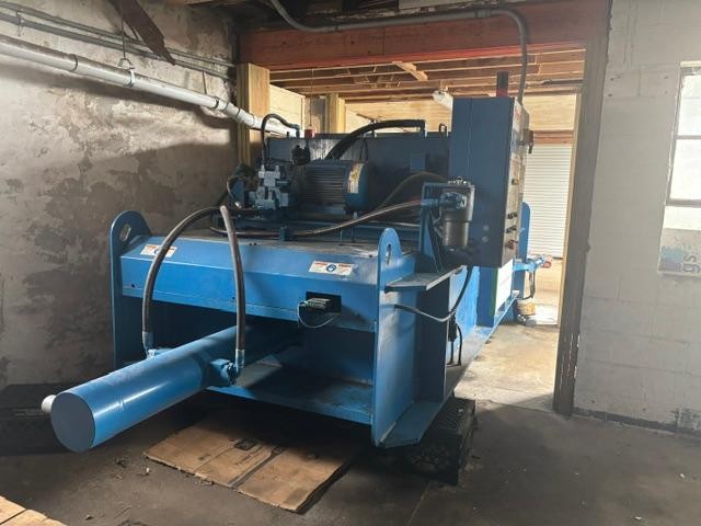 Used 2015 Harris Piranha Closed Door Horizontal