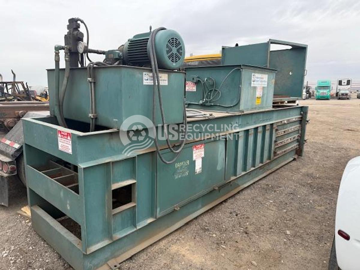 Used International Baler 1295 Closed Door Horizontal